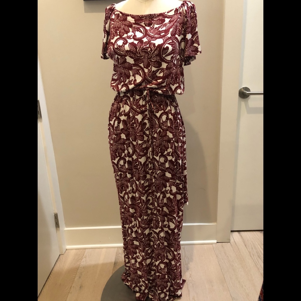 Maxi dress with flutter sleeve.
